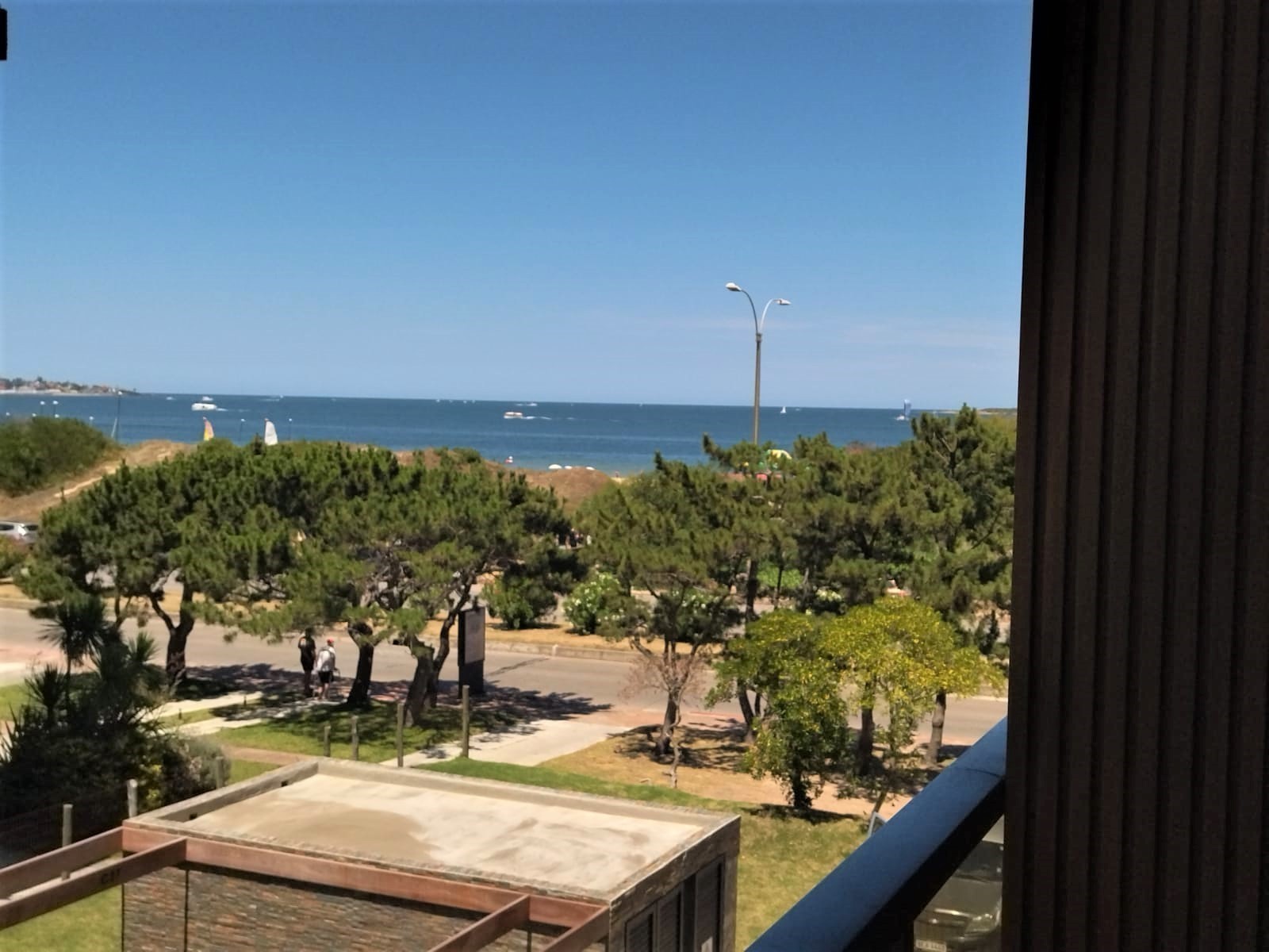 Moderno dpto en alquiler en primera línea de playa Mansa